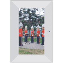 Qpix 7" Digital Photo Frame with 8gb